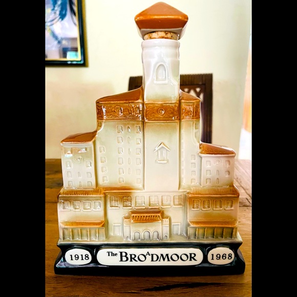 Broadmoor anniversary decanter vintage 1968 by Jim Beam excellent condition